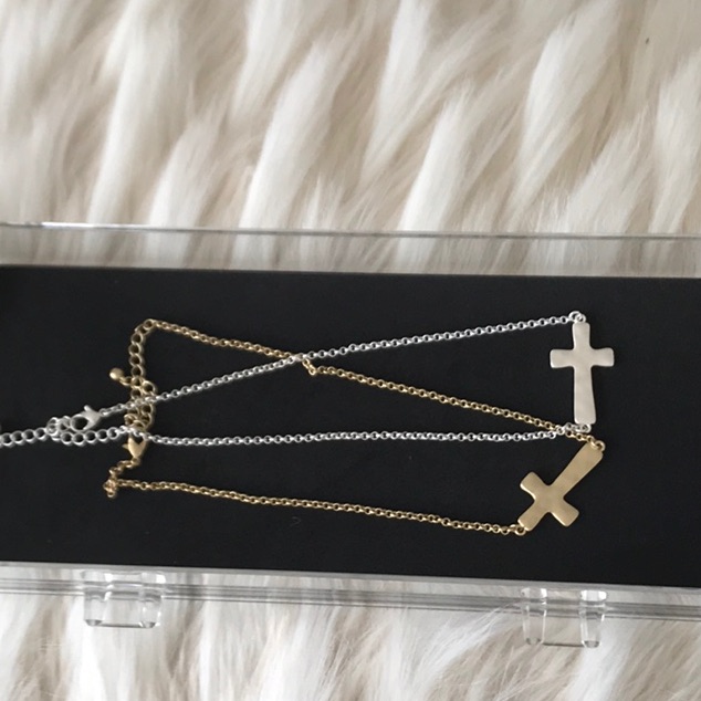 Silver Tone Necklace And A Gold Tone Necklace Silver Tone Necklace And A Gold Tone Necklace